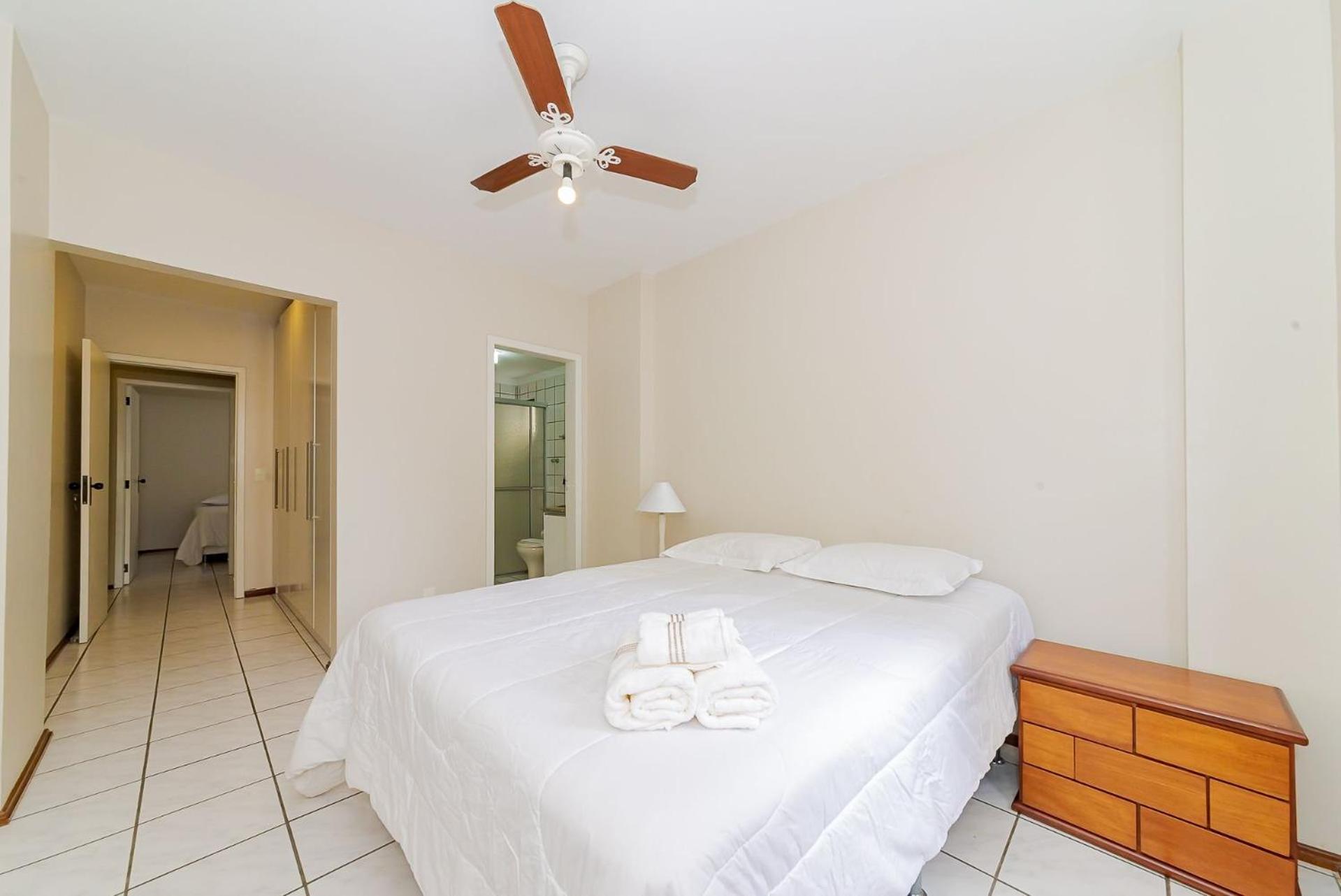 Apto Quadra Mar 1sui 2qua A 50m Da - Somente Familiares Apartamento Balneario Camboriu